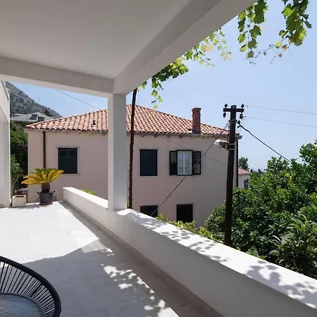 Anamarija Ploce Apartment *