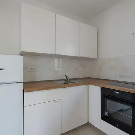Anamarija Ploce Apartment *