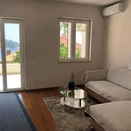 Apartment Anamarija Ploce